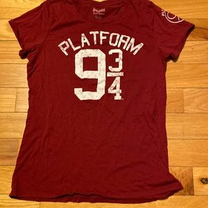 Women’s Harry Potter t-shirt size large color maroon
